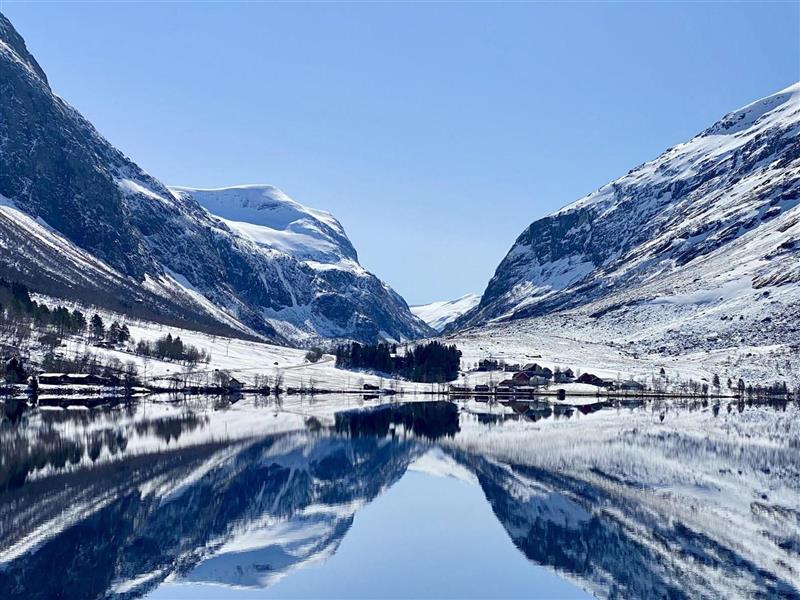 utandørs, sol, vinter,blått, kvitt, snø, bygningar, fjell, spegling