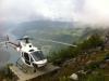 Helikopter på landingsplattform til fjells - Klikk for stort bilete